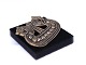 Broche af viking motiv i messing 
5000m2 udstilling.
messing
