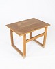 Sidebord i eg designet Hans J. Wegner og fremstillet af Andreas Tuck fra 
1960erne. 

