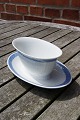Blå Vifte porcelæn, ovale sauceskåle på fast 
underfad