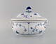 Large Royal Copenhagen Blue Fluted Plain soup tureen in hand-painted porcelain. 
Model number 1/432. Dated 1889-1922.
