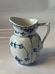 Creamer Half blonde mussel painted with DingsRoyal CopenhagenDeck no 1/#522Height 10.4 cmSOLD
