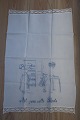 Parade piece
A beautiful old parade piece with handmade blue embroidery
The parade piece was in the good old days used to hang in front of the tea 
towels so that all things always looked clean and beautiful
100cm x 65cm
The antique Danish linen is our
