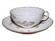 Antik K 
presents: 
Red 
Berries
Tea cup in 
thin porcelain