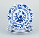 Et sæt på fire 
middagstallerkener 
i porcelæn. ...