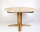 Round Dining Table With Extension - Solid Pine Wood - Three-Legged Frame - 1970s
Great condition
