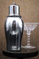Old cocktail shaker from the 50s in silver-plated metal with a fine patina...