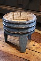 K&Co. 
præsenterer: 
Gammel 
svensk 1800 
tals træ skål 
på ben med fin 
gammel 
bemaling...