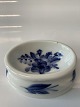 Antik Huset 
presents: 
Royal 
Copenhagen Blue 
Flower Braided, 
Oval salt 
shaker.
Decoration No 
10/8141