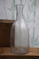 K&Co. 
præsenterer: 
Antik , 
svensk karaffel 
i snoet 
mundblæst 
glas...