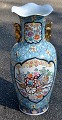 Pegasus – Kunst 
- Antik - 
Design 
presents: 
Large 
Chinese floor 
vase in 
porcelain, 20th 
century.