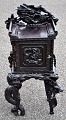 Pegasus – Kunst 
- Antik - 
Design 
presents: 
Small 
Chinese cabinet 
for letters in 
hardwood, 20th 
century.