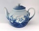 Lundin Antique 
presents: 
Christmas 
rose. Bing & 
Grondahl. 
Teapot. Model 
92. Height 16 
cm. (2 
quality).