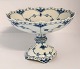 Lundin Antique 
presents: 
Royal 
Copenhagen. 
Blue fluted, 
full lace. Cake 
bowl on foot. 
Model 1020. 
Height 14.5 ...