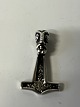 Antik Huset præsenterer: Thors hammer Længde 3,5 cm Bredde 2 cm.