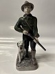 Antik Huset præsenterer: Bing & Grøndahl Figur, Jæger med gevær og hundHøjde 24 cm.