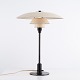 Osted Antik & Design præsenterer: Poul Henningsen Bordlampe Model PH 3,5/2,5 med Hvidmalede Metalskærme, Louis ...