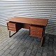 Kinnerup Antik & Porcelæn præsenterer: Svend Aage MadsenSkrivebordTeak