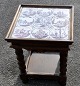 Pegasus – Kunst - Antik - Design præsenterer: Flisebord i eg med 9 hollandske fliser, 20. årh.