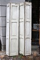 K&Co. præsenterer: Et par dekorative gamle Fransk skodder med original lys grå patineret farve...