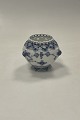 Danam Antik præsenterer: Royal Copenhagen Musselmalet Helblonde Lille Vase No 1043
