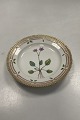 Danam Antik præsenterer: Royal Copenhagen Flora Danica Salat Tallerken No. 20/3573