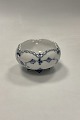 Danam Antik præsenterer: Royal Copenhagen Musselmalet Helblonde Buketholder No. 1044