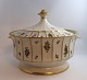 Lundin Antique præsenterer: Royal Copenhagen. Henriette. Stor terrin. Model 444-8532. Diameter 28,5 cm. Højde ...