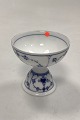 Danam Antik præsenterer: Royal Copenhagen Musselmalet Riflet Dobbelt Æggebæger No. 301