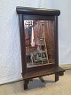Spejl med hylde kr. 800,-