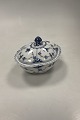 Danam Antik præsenterer: Royal Copenhagen Musselmalet Helblonde Skål med låg No. 1100