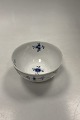 Danam Antik præsenterer: Royal Copenhagen Musselmalet Riflet skål No. 212