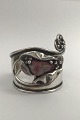 Danam Antik præsenterer: Jacob Hull Forsølvet Metal Armring med Sten