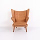 Hans J. Wegner Bamsestolen Model AP19 i Cognacfarvet ...