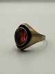 8 Karat Guld ring med lys rød sten