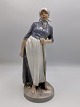 Royal Copenhagen Figur - Bondekone med Hakkejern