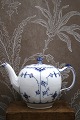 K&Co. præsenterer: Musselmalet , Halvblonde tekande fra Royal Copenhagen.1/611. 1.sortering. Fra 1898-1923...
