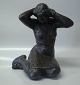 Bronze Siddende pige af Johannes Hansen 27 x 24 cm Signeret JH