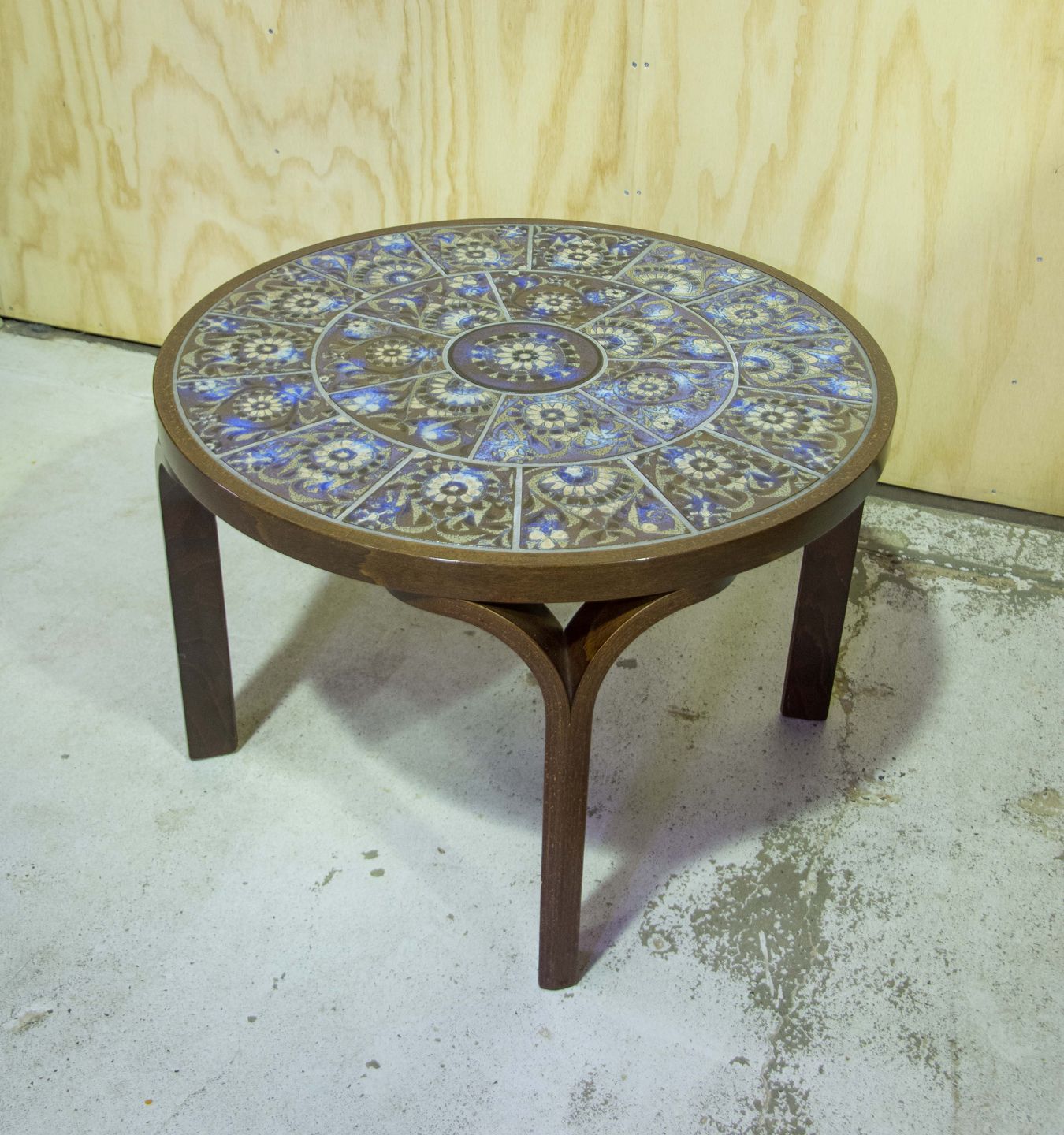 Kinnerup Antik & Porcelæn - Haslev møbelfabrik * Rundt sofabord * bøg
