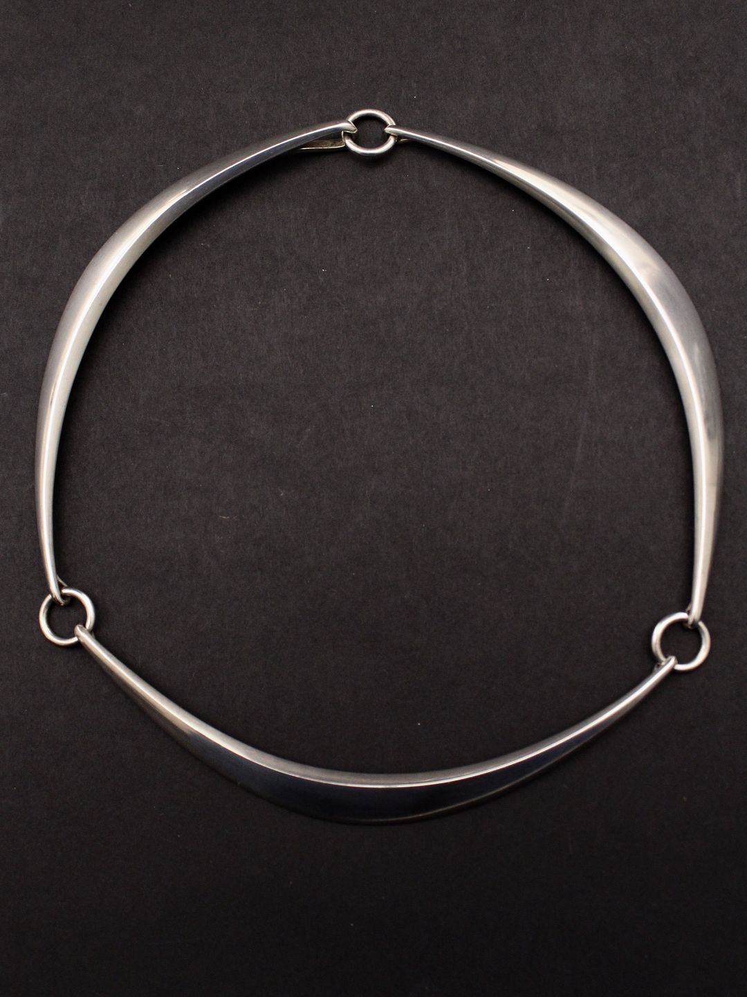 - Hans Hansen moderne sterling sølv halsring design Bent Gabriel