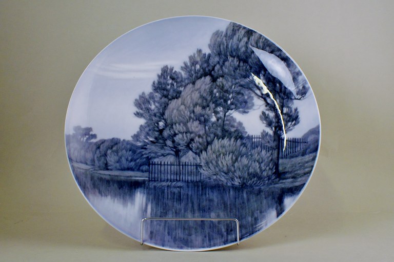 Large unique Royal Copenhagen dish by Stephan Ussing. 
