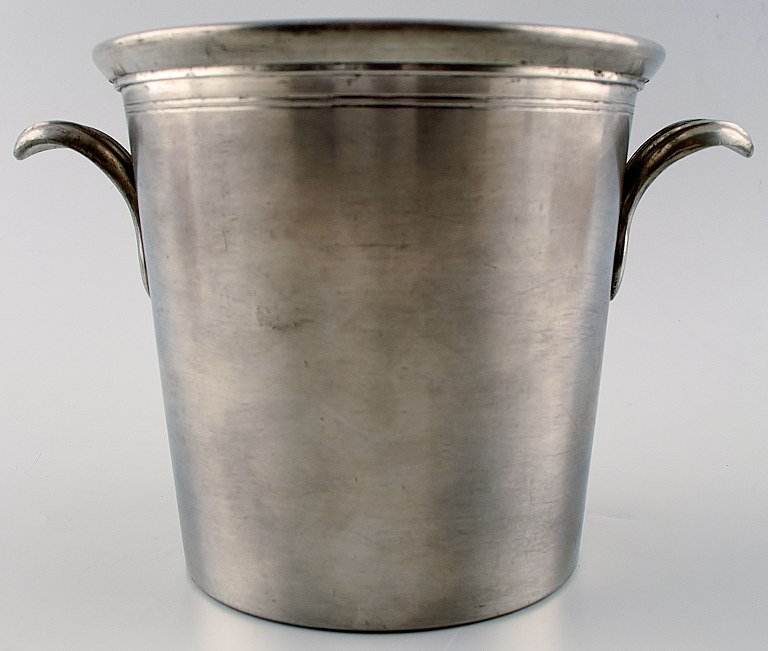 Just Andersen Art Deco pewter ice bucket.
Marked, model number 1959.