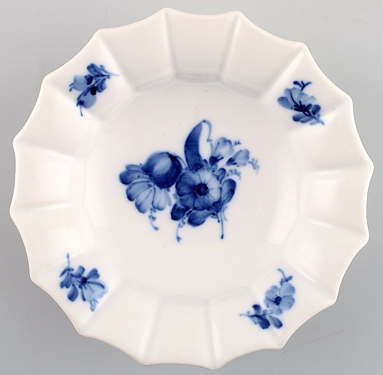 Royal Copenhagen Blue Flower Angular, Cake dish.
Dek. no. 10/8556.