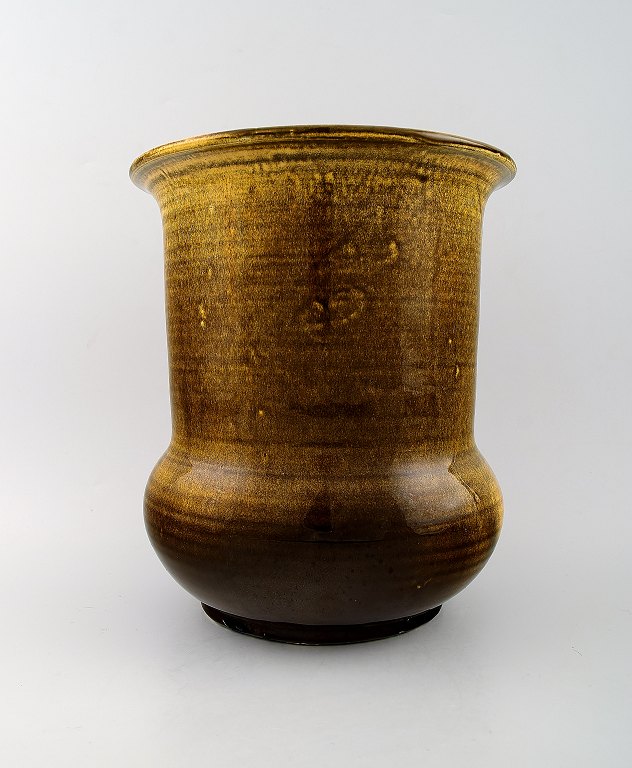 Kähler, Denmark, Svend Hammershoi, glazed stoneware vase.
