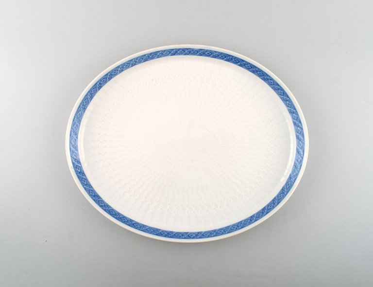 Blue Fan Royal Copenhagen porcelain dinnerware. 
Serving dish no. 11557.