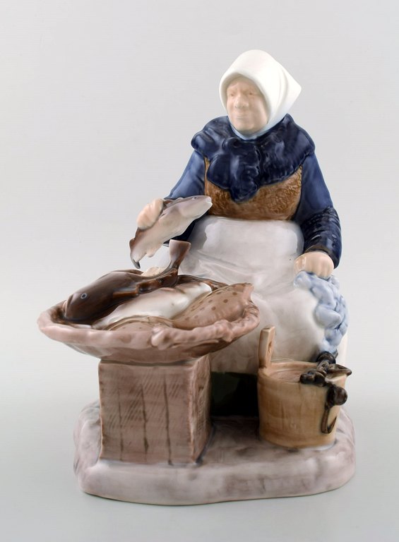 Bing & Grondahl / B&G fisherwoman from Skovshoved number 2233.
