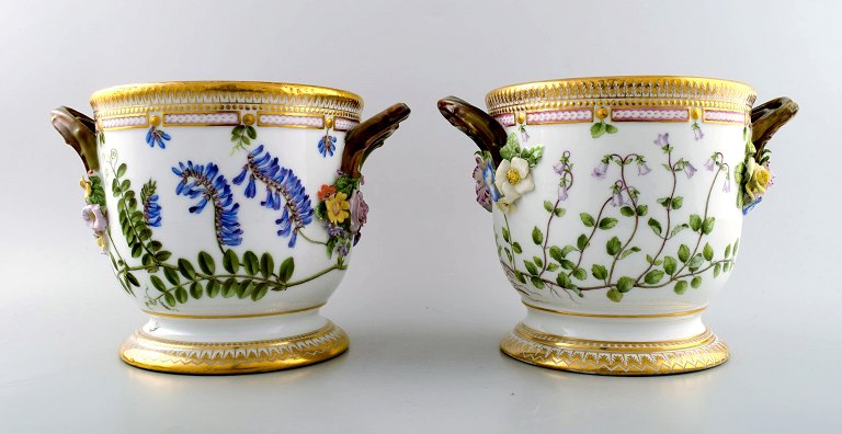 Et par antikke Royal Copenhagen "Flora Danica" store vinkølere af porcelæn.