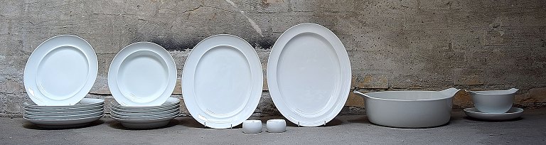 Bing & Grondahl, B&G, White Koppel, 6 p. Dinner service.
Designed by Henning Koppel.