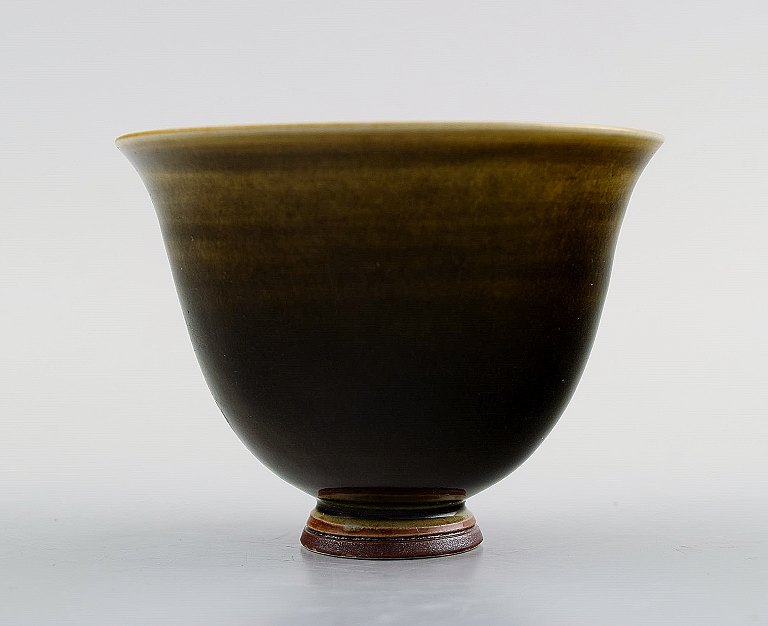 Berndt Friberg (1899-1981), Gustavsberg Studio Hand
Ceramic Bowl.