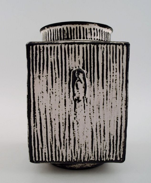 Svend Hammershøi/Hammershoi for Kähler, HAK, glazed vase, 1930s / 40s.