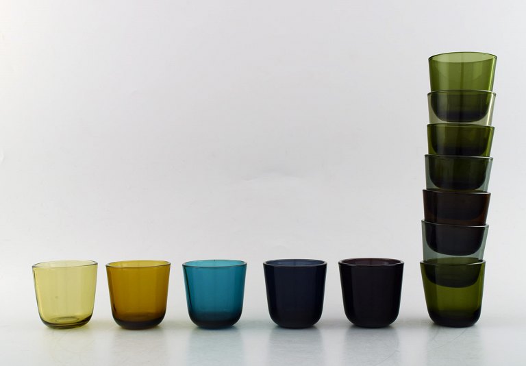 Kaj Franck (Finnish, 1911-1989) Nuutajärvi Glass Works, Finland, art glass. 12 
vodka / shot glasses in different colors.
Finland 1960s / 70s.